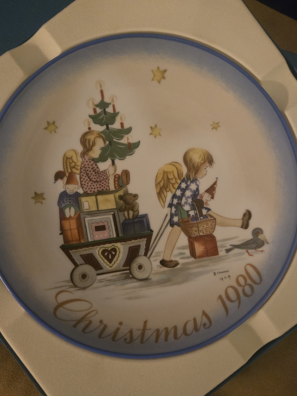 Christmas 1980 Decorative Collector Plate - Angel Children Holiday Scene